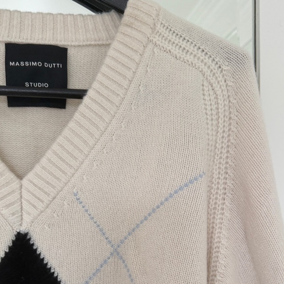Massimo Dutti V-Neck Sweater - Cream and Black Argyle - Picture 4 of 6